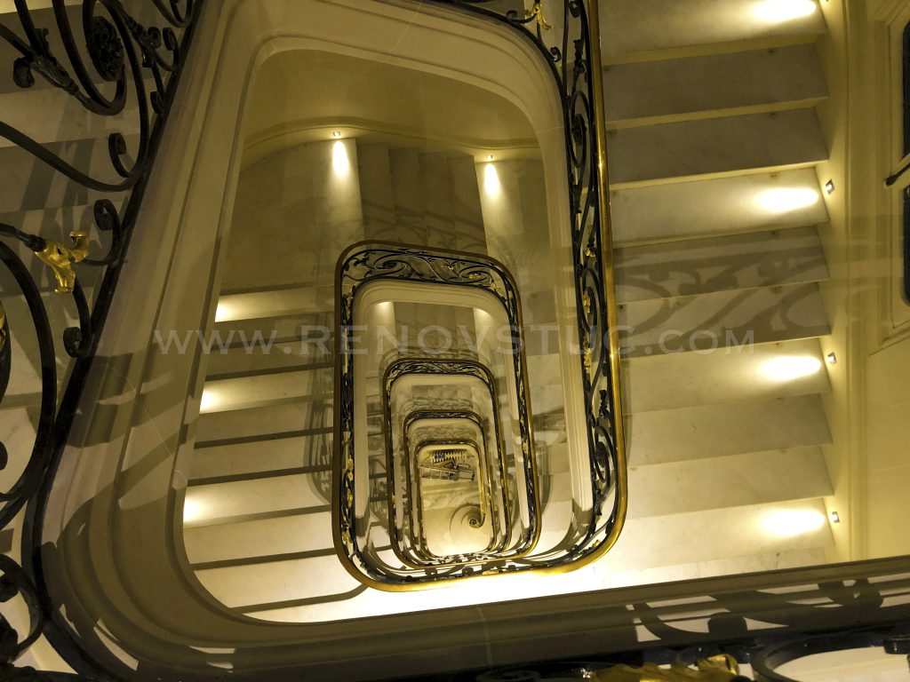 Escalier en marbre poli et cristallisé, réalisation RenovStuc